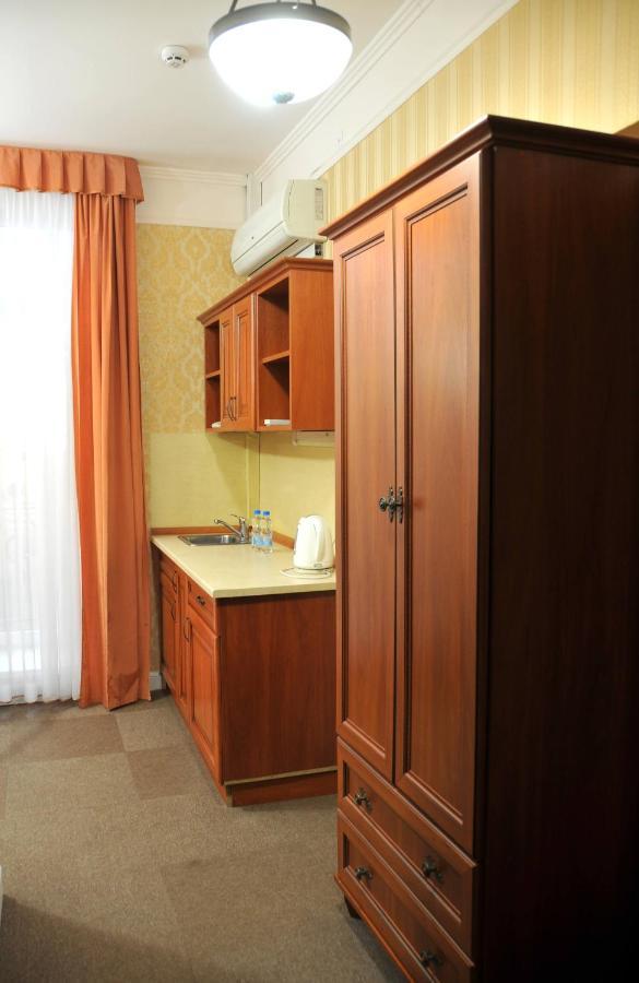 לבוב Hotel Irena מראה חיצוני תמונה