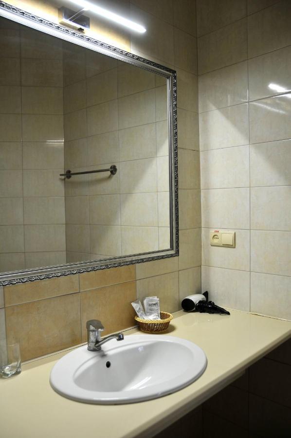 לבוב Hotel Irena מראה חיצוני תמונה