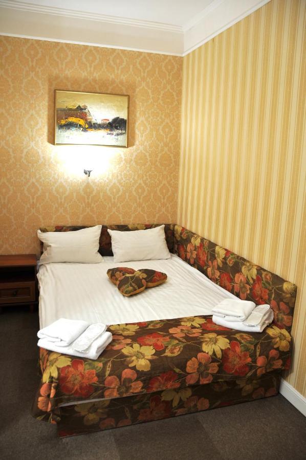 לבוב Hotel Irena מראה חיצוני תמונה