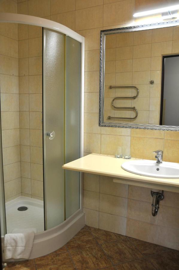 לבוב Hotel Irena מראה חיצוני תמונה