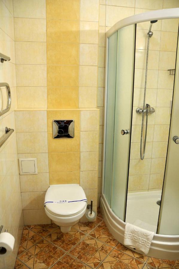 לבוב Hotel Irena מראה חיצוני תמונה