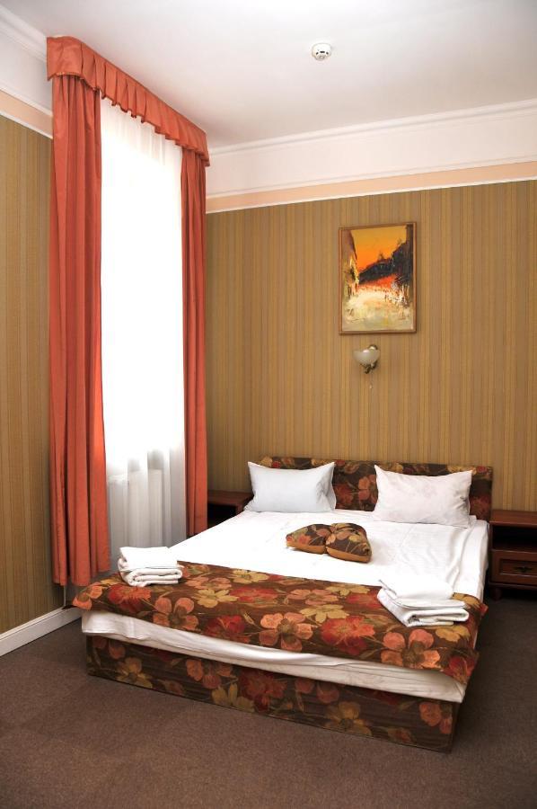 לבוב Hotel Irena מראה חיצוני תמונה