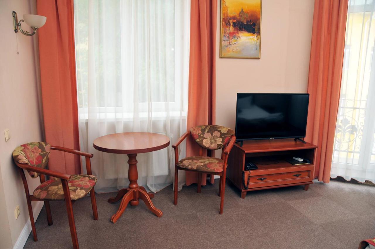 לבוב Hotel Irena מראה חיצוני תמונה