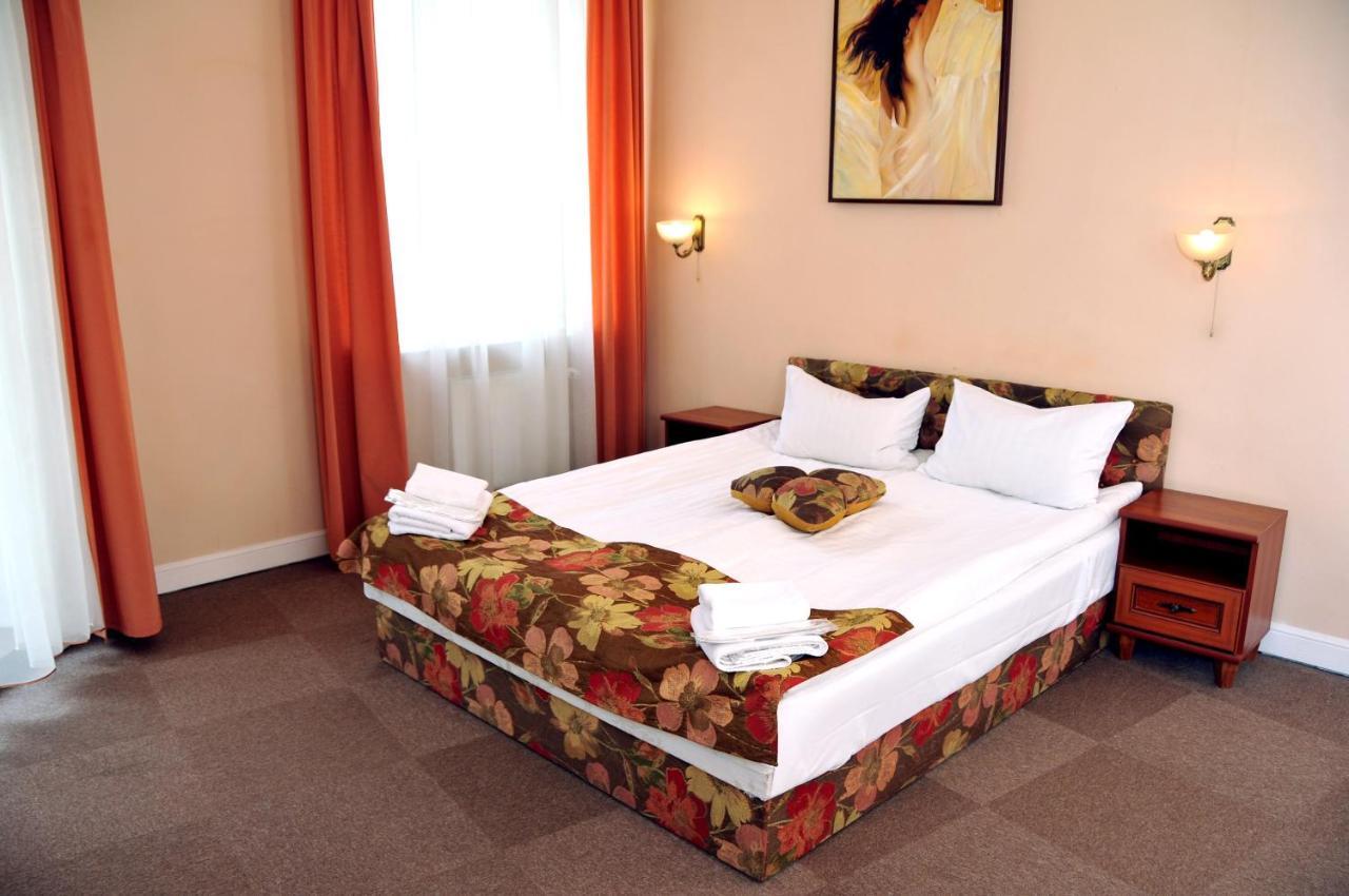 לבוב Hotel Irena מראה חיצוני תמונה