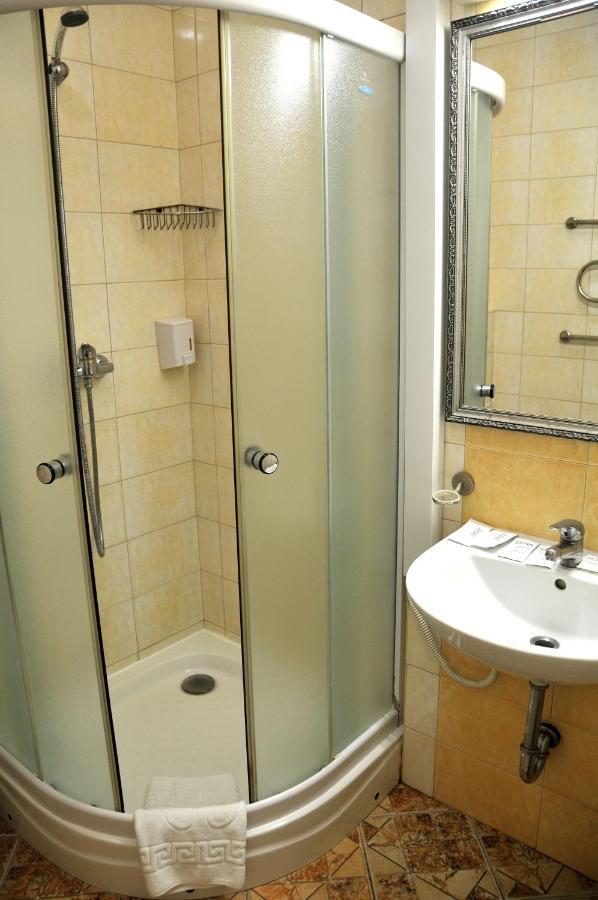 לבוב Hotel Irena מראה חיצוני תמונה