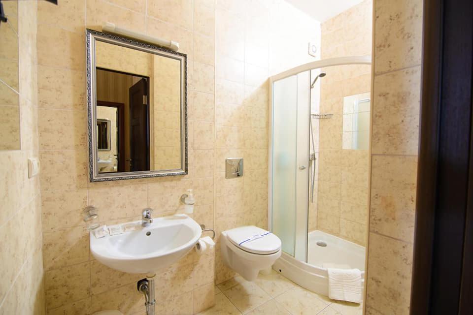 לבוב Hotel Irena מראה חיצוני תמונה