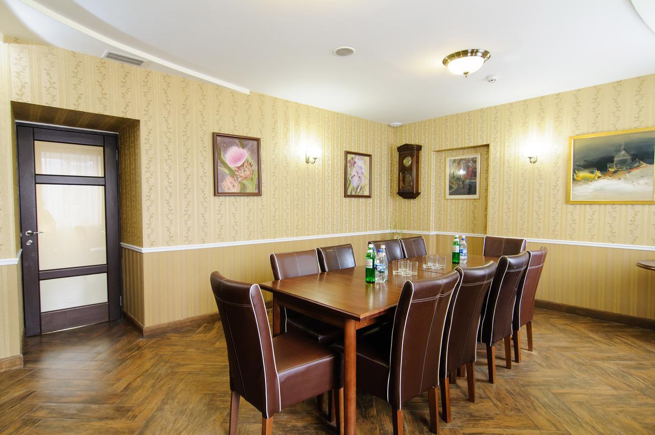 לבוב Hotel Irena מראה חיצוני תמונה