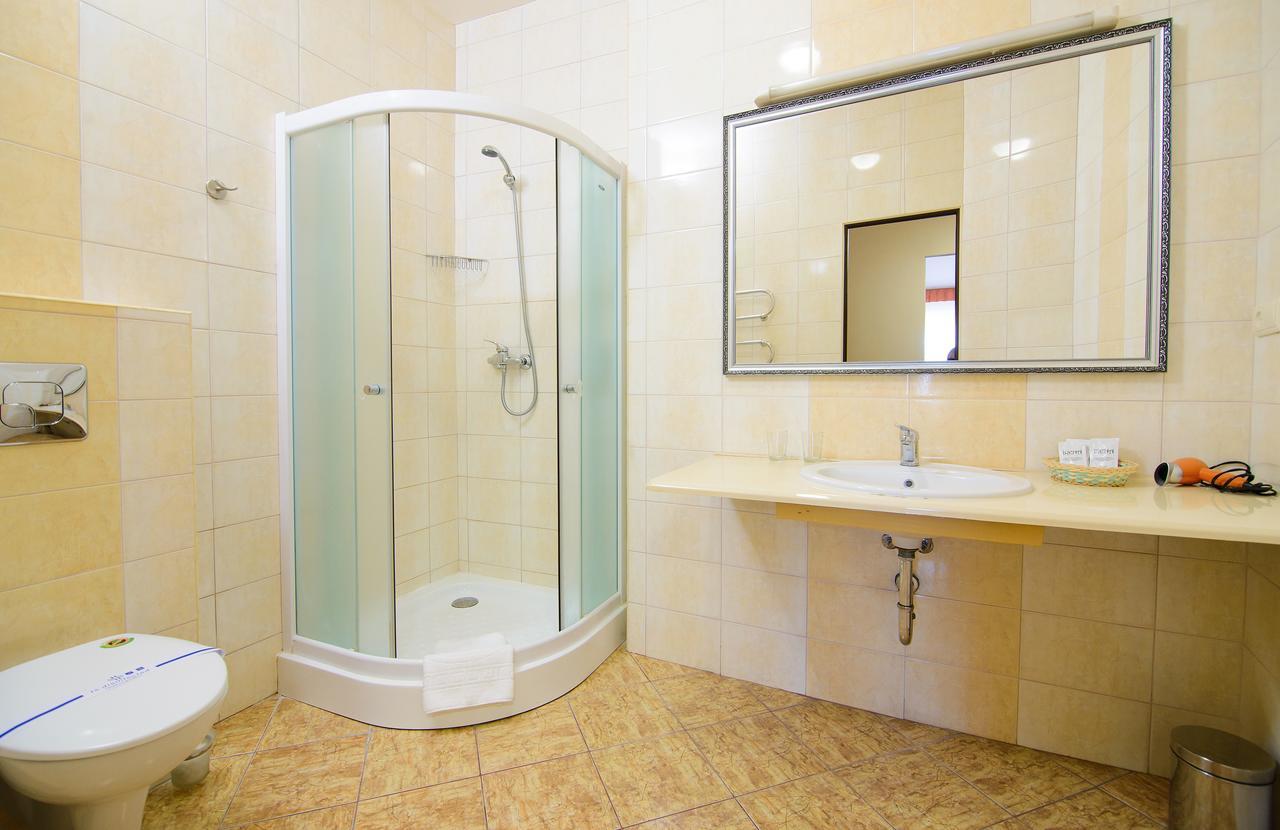 לבוב Hotel Irena מראה חיצוני תמונה