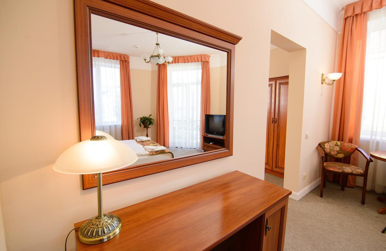 לבוב Hotel Irena מראה חיצוני תמונה