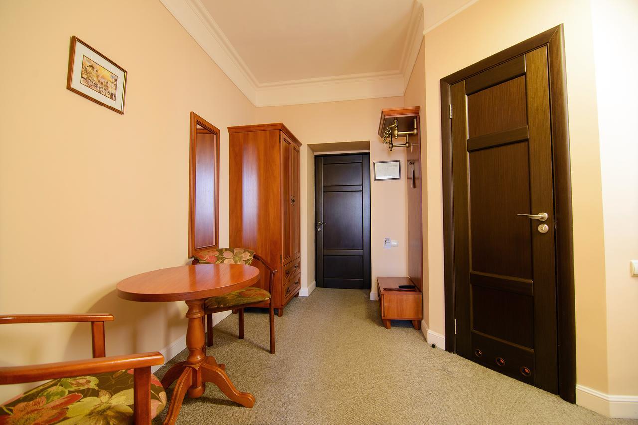 לבוב Hotel Irena מראה חיצוני תמונה