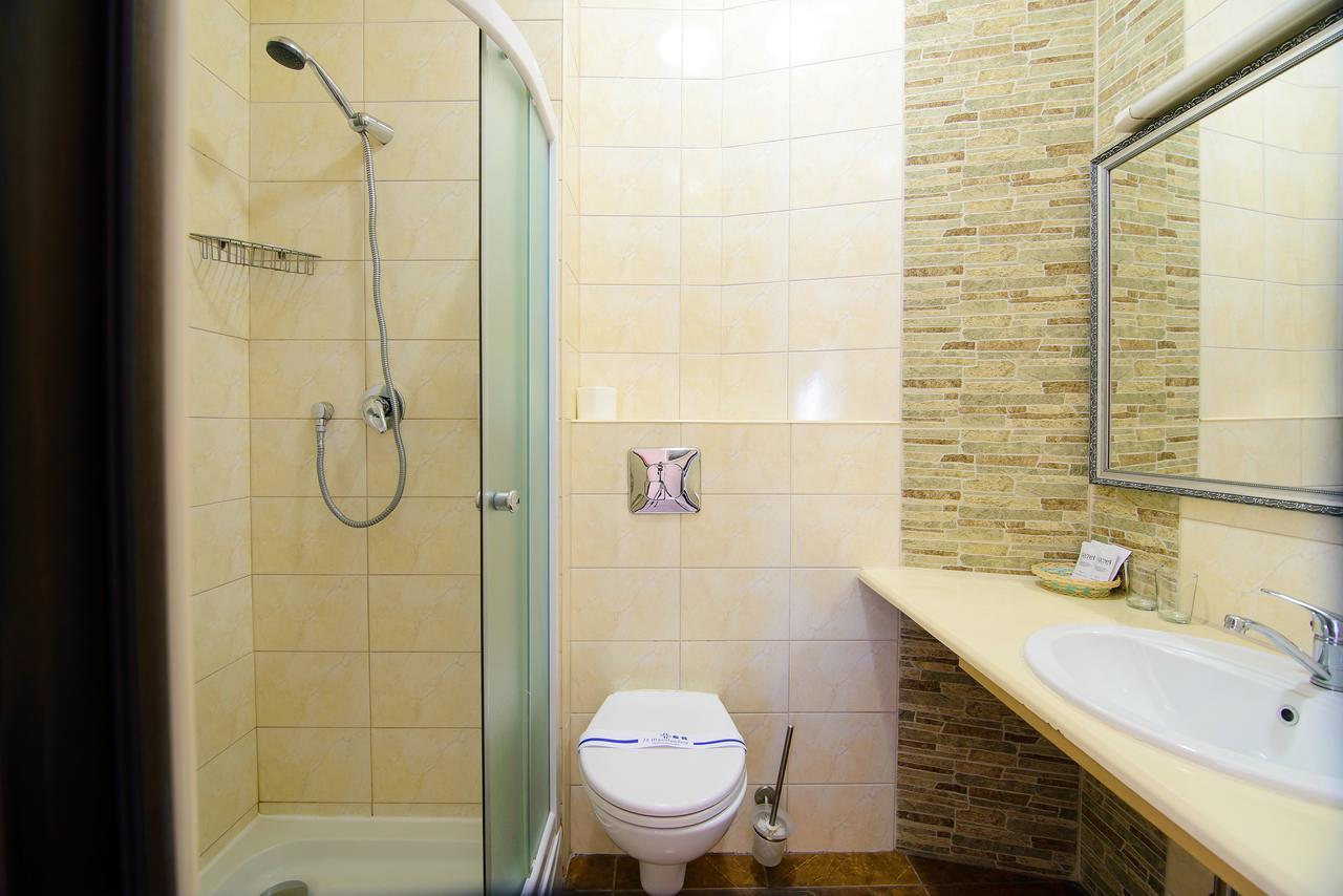לבוב Hotel Irena מראה חיצוני תמונה