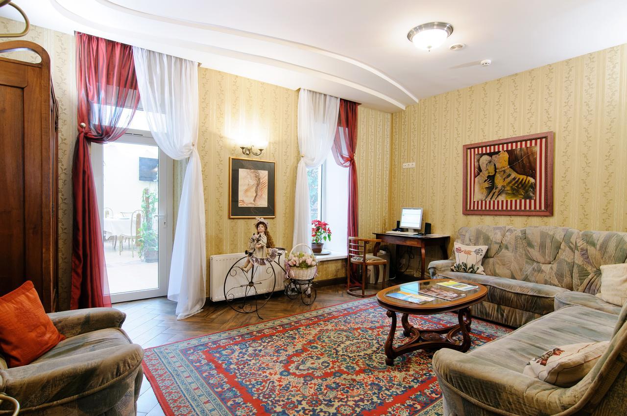 לבוב Hotel Irena מראה חיצוני תמונה